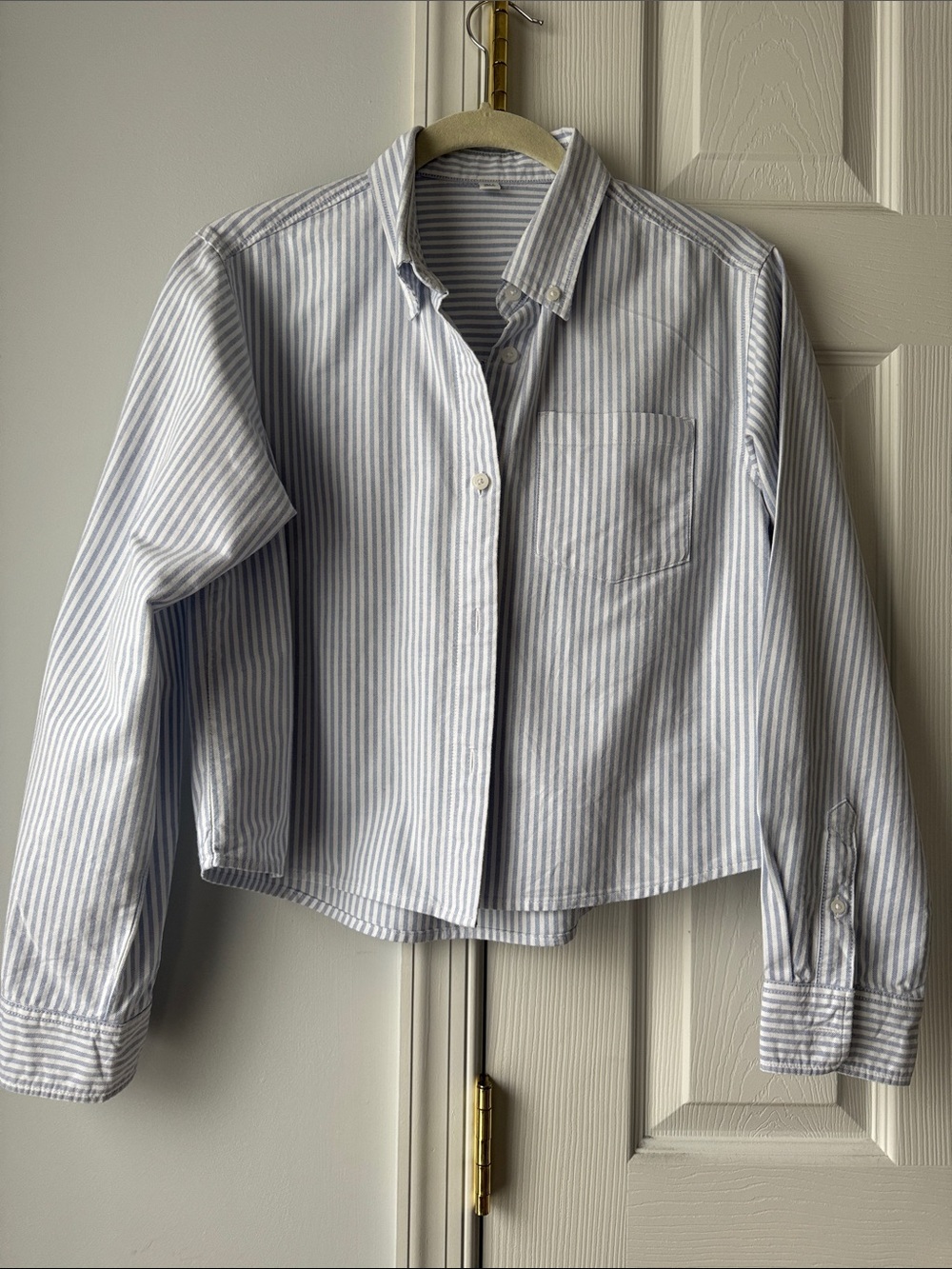 GU Cropped Crisp Blue & White Striped Button-Down Shirt